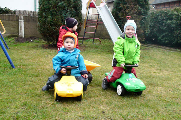 Kindertagespflege macht mobil: Ein Teil des TiQ!-Fuhrparks.