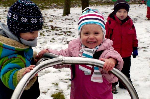 Kindertagespflege Braunschweig: Auf dem Spielplatz in Querum mit TiQ!