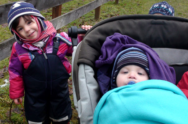 Kindertagespflege Braunschweig: Auf dem Spielplatz in Querum mit TiQ!