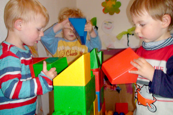 Staunende Bauklötze ? TiQ! Tagespflege in Querum Nicole Appel und Antje Storek, Kindertagespflege Tagesmutter Großtagespflege Braunschweig Querum