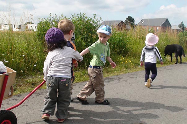 Die Kindertagespflege besucht die Pferdeweide  ? TiQ! Tagespflege in Querum Nicole Appel und Antje Storek, Kindertagespflege Tagesmutter Großtagespflege Braunschweig Querum