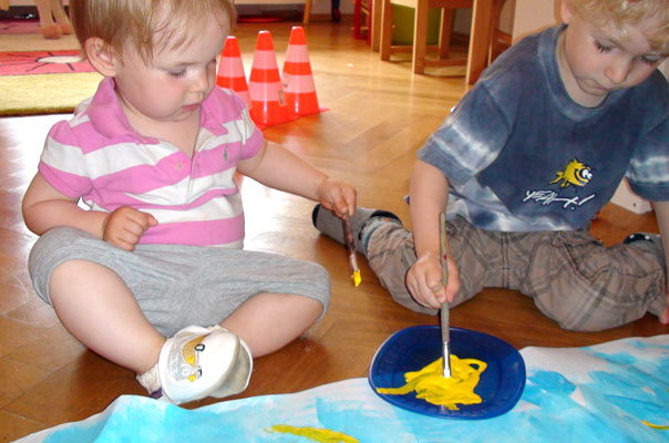 Tageskinder malen ein Ferienbild  ? TiQ! Tagespflege in Querum Nicole Appel und Antje Storek, Kindertagespflege Tagesmutter Großtagespflege Braunschweig Querum