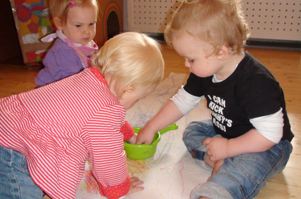 Groß und Mittel und Klein und das längste Krickelkrackelbild der Welt ? TiQ! Tagespflege in Querum Nicole Appel und Antje Storek, Kindertagespflege Tagesmutter Großtagespflege Braunschweig Querum