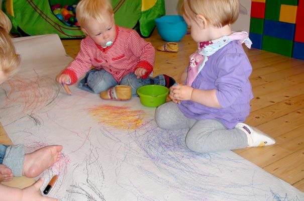 Groß und Mittel und Klein und das längste Krickelkrackelbild der Welt ? TiQ! Tagespflege in Querum Nicole Appel und Antje Storek, Kindertagespflege Tagesmutter Großtagespflege Braunschweig Querum