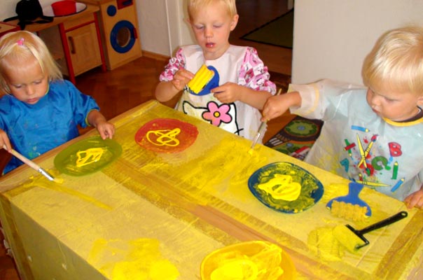 Unsere Tageskinder und die Löcher im Käse ? TiQ! Tagespflege in Querum Nicole Appel und Antje Storek, Kindertagespflege Tagesmutter Großtagespflege Braunschweig Querum