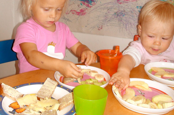 Unsere Tageskinder und die Löcher im Käse ? TiQ! Tagespflege in Querum Nicole Appel und Antje Storek, Kindertagespflege Tagesmutter Großtagespflege Braunschweig Querum