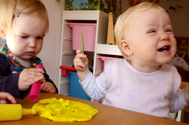 Unsere Tageskinder und die Löcher im Käse ? TiQ! Tagespflege in Querum Nicole Appel und Antje Storek, Kindertagespflege Tagesmutter Großtagespflege Braunschweig Querum