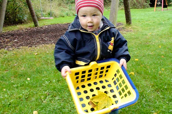 Bunte Tageskinder und buntes Herbstlaub ? TiQ! Tagespflege in Querum Nicole Appel und Antje Storek, Kindertagespflege Tagesmutter Großtagespflege Braunschweig Querum