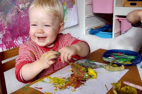 Das bunteste Herbstlaub auf der ganzen großen bunten Welt ? TiQ! Tagespflege in Querum Nicole Appel und Antje Storek, Kindertagespflege Tagesmutter Großtagespflege Braunschweig Querum