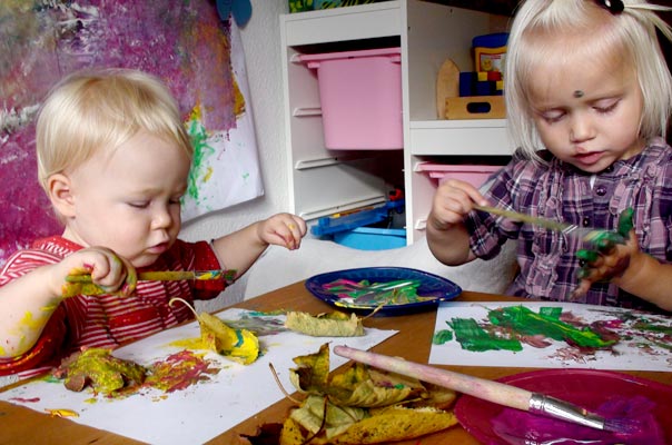 Das bunteste Herbstlaub auf der ganzen großen bunten Welt ? TiQ! Tagespflege in Querum Nicole Appel und Antje Storek, Kindertagespflege Tagesmutter Großtagespflege Braunschweig Querum