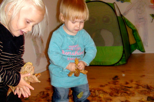 Herbst – im TiQ-Tobezimmer! TiQ! Tagespflege in Braunschweig Querum, Nicole Appel und Antje Storek – Kindertagespflege, Tagesmutter und Großtagespflege für Braunschweig Querum, Gliesmarode, Riddagshausen, Östliches Ringgebiet, Volkmarode, Bienrode, Waggum, Hondelage, Schuntersiedlung, Kralenriede, Dibbesdorf, Schwarzer Berg, Siegfriedviertel, Nordstadt und Schapen