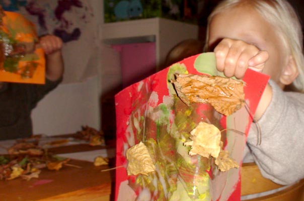 Wir basteln Laubbäume! TiQ! Tagespflege in Braunschweig Querum, Nicole Appel und Antje Storek – Kindertagespflege, Tagesmutter und Großtagespflege für Braunschweig Querum, Gliesmarode, Riddagshausen, Östliches Ringgebiet, Volkmarode, Bienrode, Waggum, Hondelage, Schuntersiedlung, Kralenriede, Dibbesdorf, Schwarzer Berg, Siegfriedviertel, Nordstadt und Schapen