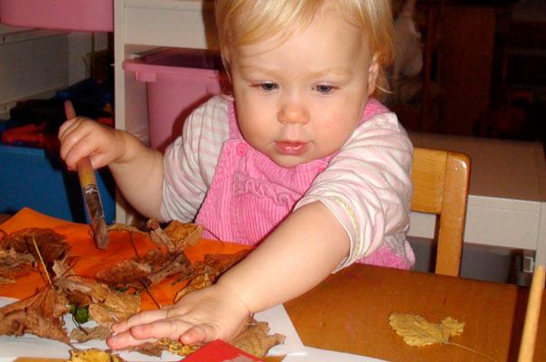 Wir basteln Laubbäume! TiQ! Tagespflege in Braunschweig Querum, Nicole Appel und Antje Storek – Kindertagespflege, Tagesmutter und Großtagespflege für Braunschweig Querum, Gliesmarode, Riddagshausen, Östliches Ringgebiet, Volkmarode, Bienrode, Waggum, Hondelage, Schuntersiedlung, Kralenriede, Dibbesdorf, Schwarzer Berg, Siegfriedviertel, Nordstadt und Schapen