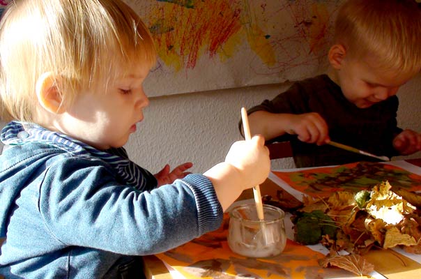 Wir basteln Laubbäume! TiQ! Tagespflege in Braunschweig Querum, Nicole Appel und Antje Storek – Kindertagespflege, Tagesmutter und Großtagespflege für Braunschweig Querum, Gliesmarode, Riddagshausen, Östliches Ringgebiet, Volkmarode, Bienrode, Waggum, Hondelage, Schuntersiedlung, Kralenriede, Dibbesdorf, Schwarzer Berg, Siegfriedviertel, Nordstadt und Schapen