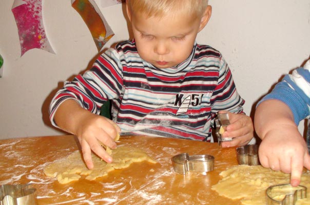 Keksebacken in der Adventszeit! TiQ! Tagespflege in Braunschweig Querum, Nicole Appel und Antje Storek – Kindertagespflege, Tagesmutter und Großtagespflege für Braunschweig Querum, Gliesmarode, Riddagshausen, Östliches Ringgebiet, Volkmarode, Bienrode, Waggum, Hondelage, Schuntersiedlung, Kralenriede, Dibbesdorf, Schwarzer Berg, Siegfriedviertel, Nordstadt und Schapen