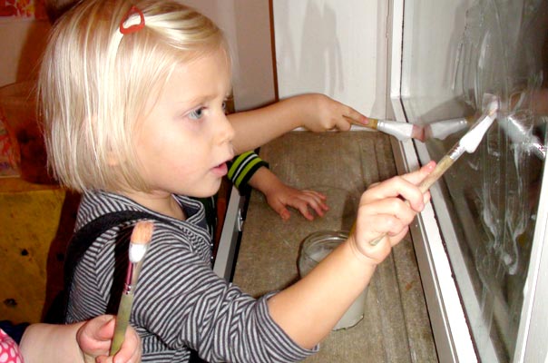 Tageskinder basteln bunte Aussichten! TiQ! Tagespflege in Braunschweig Querum, Nicole Appel und Antje Storek – Kindertagespflege, Tagesmutter und Großtagespflege für Braunschweig Querum, Gliesmarode, Riddagshausen, Östliches Ringgebiet, Volkmarode, Bienrode, Waggum, Hondelage, Schuntersiedlung, Kralenriede, Dibbesdorf, Schwarzer Berg, Siegfriedviertel, Nordstadt und Schapen