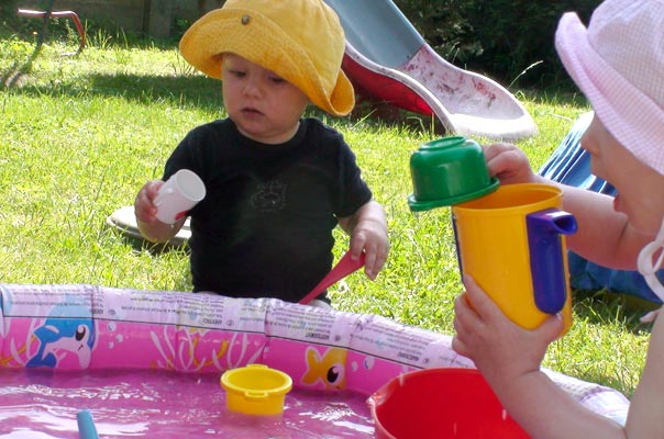 Die Sonne lacht und wir lachen mit! TiQ! Tagespflege in Braunschweig Querum, Nicole Appel und Antje Storek – Kindertagespflege, Tagesmutter und Großtagespflege für Braunschweig Querum, Gliesmarode, Riddagshausen, Östliches Ringgebiet, Volkmarode, Bienrode, Waggum, Hondelage, Schuntersiedlung, Kralenriede, Dibbesdorf, Schwarzer Berg, Siegfriedviertel, Nordstadt und Schapen