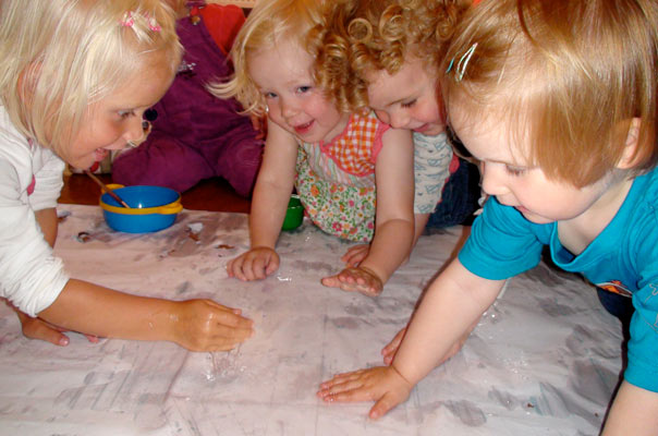 Ein Wasser-Werk von und mit Tageskindern in Braunschweig! TiQ! Tagespflege in Braunschweig Querum, Nicole Appel und Antje Storek – Kindertagespflege, Tagesmutter und Großtagespflege für Braunschweig Querum, Gliesmarode, Riddagshausen, Östliches Ringgebiet, Volkmarode, Bienrode, Waggum, Hondelage, Schuntersiedlung, Kralenriede, Dibbesdorf, Schwarzer Berg, Siegfriedviertel, Nordstadt und Schapen