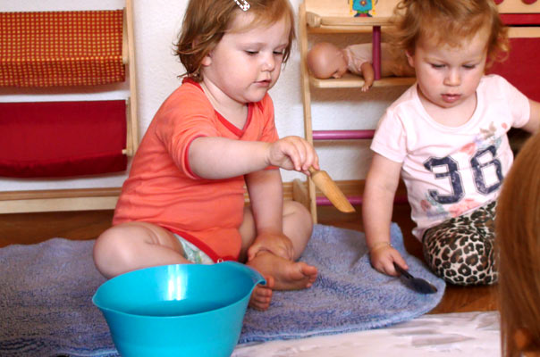 Ein Wasser-Werk von und mit Tageskindern in Braunschweig! TiQ! Tagespflege in Braunschweig Querum, Nicole Appel und Antje Storek – Kindertagespflege, Tagesmutter und Großtagespflege für Braunschweig Querum, Gliesmarode, Riddagshausen, Östliches Ringgebiet, Volkmarode, Bienrode, Waggum, Hondelage, Schuntersiedlung, Kralenriede, Dibbesdorf, Schwarzer Berg, Siegfriedviertel, Nordstadt und Schapen