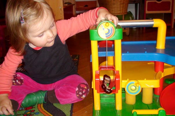 Tageskinder basteln Kastanienmännchen und Kastanienraupen! TiQ! Tagespflege in Braunschweig Querum, Nicole Appel und Antje Storek – Kindertagespflege, Tagesmutter und Großtagespflege für Braunschweig Querum, Gliesmarode, Riddagshausen, Östliches Ringgebiet, Volkmarode, Bienrode, Waggum, Hondelage, Schuntersiedlung, Kralenriede, Dibbesdorf, Schwarzer Berg, Siegfriedviertel, Nordstadt und Schapen