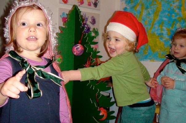 Es weihnachtet sehr! TiQ! Tagespflege in Braunschweig Querum, Nicole Appel und Antje Storek – Kindertagespflege, Tagesmutter und Großtagespflege für Braunschweig Querum, Gliesmarode, Riddagshausen, Östliches Ringgebiet, Volkmarode, Bienrode, Waggum, Hondelage, Schuntersiedlung, Kralenriede, Dibbesdorf, Schwarzer Berg, Siegfriedviertel, Nordstadt und Schapen