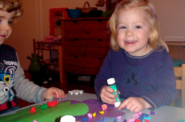 Vorösterliches Intermezzo . . . Tageskinder basteln! TiQ! Tagespflege in Braunschweig Querum, Nicole Appel und Antje Storek – Kindertagespflege, Tagesmutter und Großtagespflege für Braunschweig Querum, Gliesmarode, Riddagshausen, Östliches Ringgebiet, Volkmarode, Bienrode, Waggum, Hondelage, Schuntersiedlung, Kralenriede, Dibbesdorf, Schwarzer Berg, Siegfriedviertel, Nordstadt und Schapen