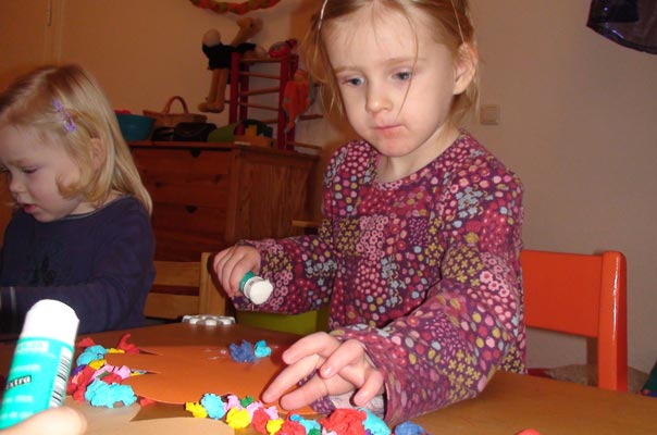 Vorösterliches Intermezzo . . . Tageskinder basteln! TiQ! Tagespflege in Braunschweig Querum, Nicole Appel und Antje Storek – Kindertagespflege, Tagesmutter und Großtagespflege für Braunschweig Querum, Gliesmarode, Riddagshausen, Östliches Ringgebiet, Volkmarode, Bienrode, Waggum, Hondelage, Schuntersiedlung, Kralenriede, Dibbesdorf, Schwarzer Berg, Siegfriedviertel, Nordstadt und Schapen