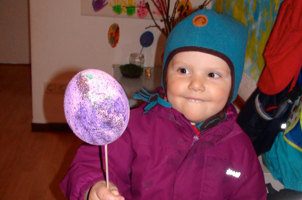 Mit einem Gedicht von Hoffmann von Fallersleben und illustren Eiereien begrüßen wir das nahende Osterfest. TiQ! Kindertagespflege in Braunschweig Querum, Nicole Appel und Antje Storek – Kindertagespflege, Tagesmutter und Großtagespflege für Braunschweig Querum, Gliesmarode, Riddagshausen, Östliches Ringgebiet, Volkmarode, Bienrode, Waggum, Hondelage, Schuntersiedlung, Kralenriede, Dibbesdorf, Schwarzer Berg, Siegfriedviertel, Nordstadt und Schapen