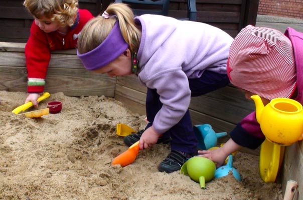 Unsere Tageskinder zeichnen eine Schatzkarte – und suchen einen Schatz! TiQ! Kindertagespflege in Braunschweig Querum, Nicole Appel und Antje Storek – Kindertagespflege, Tagesmutter und Großtagespflege für Braunschweig Querum, Gliesmarode, Riddagshausen, Östliches Ringgebiet, Volkmarode, Bienrode, Waggum, Hondelage, Schuntersiedlung, Kralenriede, Dibbesdorf, Schwarzer Berg, Siegfriedviertel, Nordstadt und Schapen