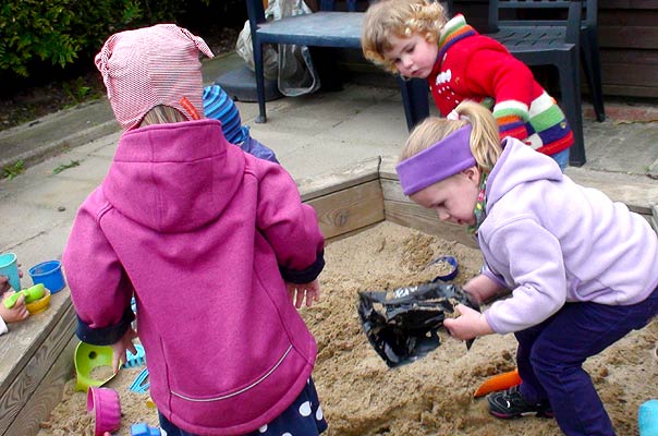 Unsere Tageskinder zeichnen eine Schatzkarte – und suchen einen Schatz! TiQ! Kindertagespflege in Braunschweig Querum, Nicole Appel und Antje Storek – Kindertagespflege, Tagesmutter und Großtagespflege für Braunschweig Querum, Gliesmarode, Riddagshausen, Östliches Ringgebiet, Volkmarode, Bienrode, Waggum, Hondelage, Schuntersiedlung, Kralenriede, Dibbesdorf, Schwarzer Berg, Siegfriedviertel, Nordstadt und Schapen