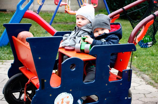 Reisen bildet – und wir haben jetzt eine Lokomotive! TiQ! Kindertagespflege in Braunschweig Querum, Nicole Appel und Antje Storek – Kindertagespflege, Tagesmutter und Großtagespflege für Braunschweig Querum, Gliesmarode, Riddagshausen, Östliches Ringgebiet, Volkmarode, Bienrode, Waggum, Hondelage, Schuntersiedlung, Kralenriede, Dibbesdorf, Schwarzer Berg, Siegfriedviertel, Nordstadt und Schapen