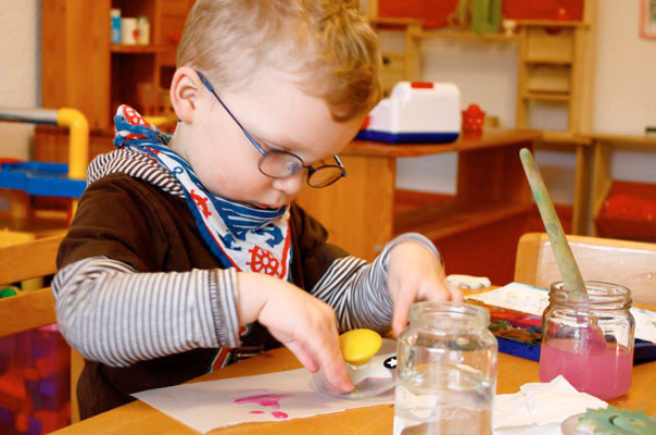 Laterne, Laterne – Tageskinder basteln Laternen! TiQ! Kindertagespflege in Braunschweig Querum, Nicole Appel und Antje Storek – Kindertagespflege, Tagesmutter und Großtagespflege für Braunschweig Querum, Gliesmarode, Riddagshausen, Östliches Ringgebiet, Volkmarode, Bienrode, Waggum, Hondelage, Schuntersiedlung, Kralenriede, Dibbesdorf, Schwarzer Berg, Siegfriedviertel, Nordstadt und Schapen