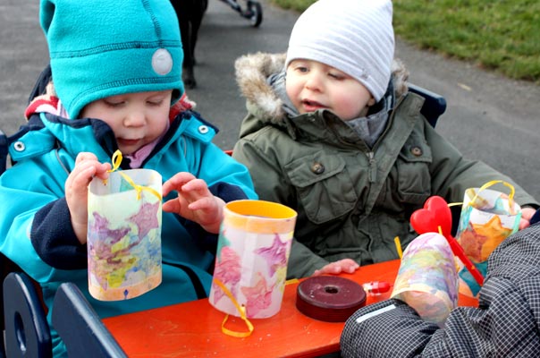 Tageskinder gehen Laterne! TiQ! Kindertagespflege in Braunschweig Querum, Nicole Appel und Antje Storek – Kindertagespflege, Tagesmutter und Großtagespflege für Braunschweig Querum, Gliesmarode, Riddagshausen, Östliches Ringgebiet, Volkmarode, Bienrode, Waggum, Hondelage, Schuntersiedlung, Kralenriede, Dibbesdorf, Schwarzer Berg, Siegfriedviertel, Nordstadt und Schapen