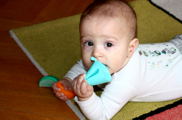 Oh! Tageskinder bemalen Ostereier! TiQ! Kindertagespflege in Braunschweig Querum, Nicole Appel und Antje Storek – Kindertagespflege, Tagesmutter und Großtagespflege für Braunschweig Querum, Gliesmarode, Riddagshausen, Östliches Ringgebiet, Volkmarode, Bienrode, Waggum, Hondelage, Schuntersiedlung, Kralenriede, Dibbesdorf, Schwarzer Berg, Siegfriedviertel, Nordstadt und Schapen