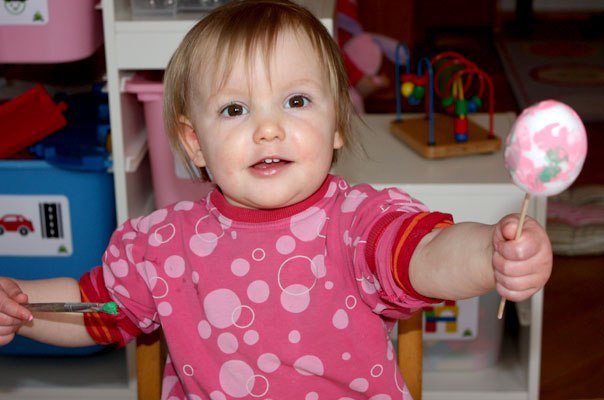 Oh! Tageskinder bemalen Ostereier! TiQ! Kindertagespflege in Braunschweig Querum, Nicole Appel und Antje Storek – Kindertagespflege, Tagesmutter und Großtagespflege für Braunschweig Querum, Gliesmarode, Riddagshausen, Östliches Ringgebiet, Volkmarode, Bienrode, Waggum, Hondelage, Schuntersiedlung, Kralenriede, Dibbesdorf, Schwarzer Berg, Siegfriedviertel, Nordstadt und Schapen