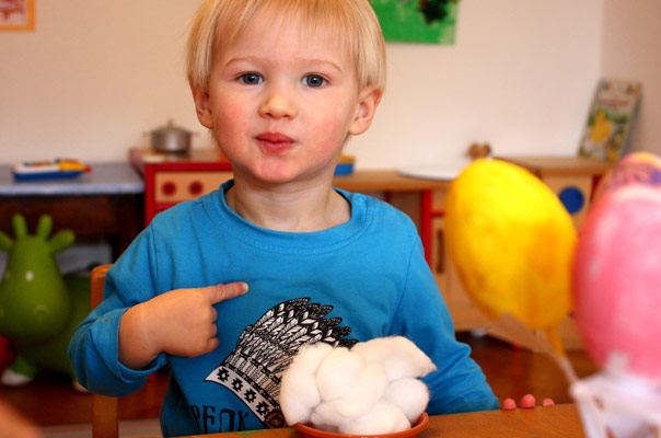 Schnee? Nicht mit uns! Tageskinder säen Kresse. TiQ! Kindertagespflege in Braunschweig Querum, Nicole Appel und Antje Storek – Kindertagespflege, Tagesmutter und Großtagespflege für Braunschweig Querum, Gliesmarode, Riddagshausen, Östliches Ringgebiet, Volkmarode, Bienrode, Waggum, Hondelage, Schuntersiedlung, Kralenriede, Dibbesdorf, Schwarzer Berg, Siegfriedviertel, Nordstadt und Schapen