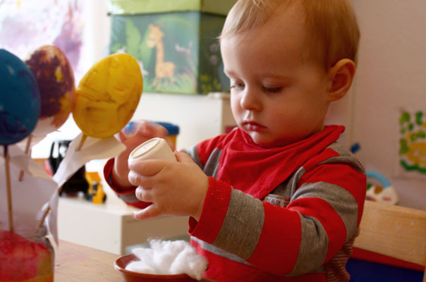 Schnee? Nicht mit uns! Tageskinder säen Kresse. TiQ! Kindertagespflege in Braunschweig Querum, Nicole Appel und Antje Storek – Kindertagespflege, Tagesmutter und Großtagespflege für Braunschweig Querum, Gliesmarode, Riddagshausen, Östliches Ringgebiet, Volkmarode, Bienrode, Waggum, Hondelage, Schuntersiedlung, Kralenriede, Dibbesdorf, Schwarzer Berg, Siegfriedviertel, Nordstadt und Schapen