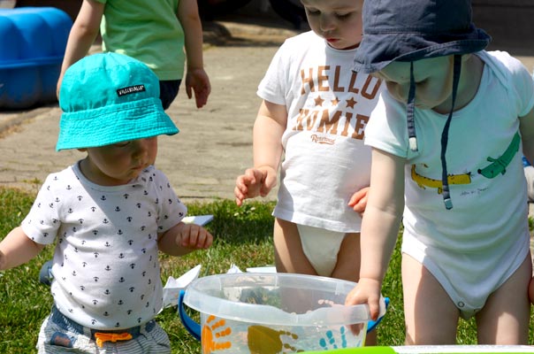 Das weite, endlose Meer. TiQ! Kindertagespflege in Braunschweig Querum, Nicole Appel und Antje Storek – Kindertagespflege, Tagesmutter und Großtagespflege für Braunschweig Querum, Gliesmarode, Riddagshausen, Östliches Ringgebiet, Volkmarode, Bienrode, Waggum, Hondelage, Schuntersiedlung, Kralenriede, Dibbesdorf, Schwarzer Berg, Siegfriedviertel, Nordstadt und Schapen