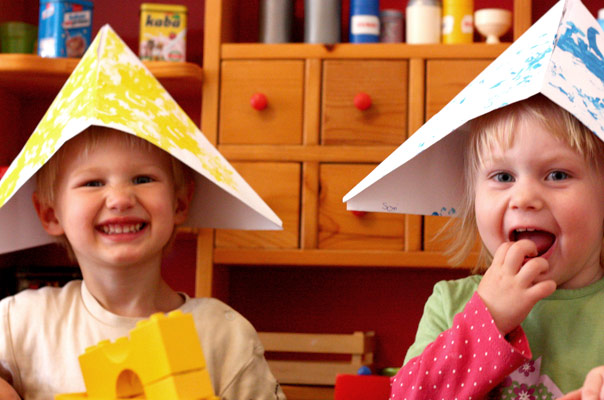 Mein Hut, der hat zwei Seiten. TiQ! Kindertagespflege in Braunschweig Querum, Nicole Appel und Antje Storek – Kindertagespflege, Tagesmutter und Großtagespflege für Braunschweig Querum, Gliesmarode, Riddagshausen, Östliches Ringgebiet, Volkmarode, Bienrode, Waggum, Hondelage, Schuntersiedlung, Kralenriede, Dibbesdorf, Schwarzer Berg, Siegfriedviertel, Nordstadt und Schapen