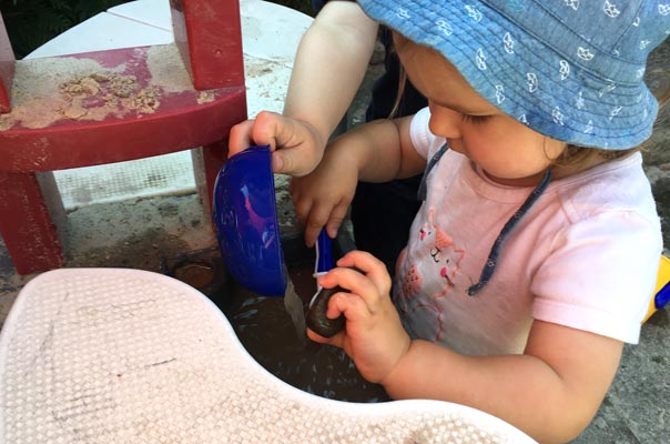 Spätsupersommermatscherei! TiQ! Kindertagespflege in Braunschweig Querum, Nicole Appel und Antje Storek – Kindertagespflege, Tagesmutter und Großtagespflege für Braunschweig Querum, Gliesmarode, Riddagshausen, Östliches Ringgebiet, Volkmarode, Bienrode, Waggum, Hondelage, Schuntersiedlung, Kralenriede, Dibbesdorf, Schwarzer Berg, Siegfriedviertel, Nordstadt und Schapen