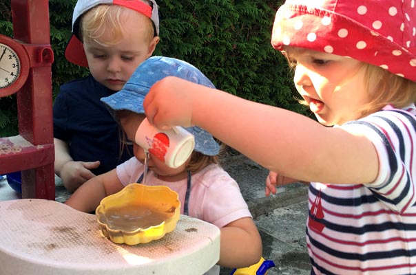 Spätsupersommermatscherei! TiQ! Kindertagespflege in Braunschweig Querum, Nicole Appel und Antje Storek – Kindertagespflege, Tagesmutter und Großtagespflege für Braunschweig Querum, Gliesmarode, Riddagshausen, Östliches Ringgebiet, Volkmarode, Bienrode, Waggum, Hondelage, Schuntersiedlung, Kralenriede, Dibbesdorf, Schwarzer Berg, Siegfriedviertel, Nordstadt und Schapen