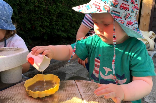 Spätsupersommermatscherei! TiQ! Kindertagespflege in Braunschweig Querum, Nicole Appel und Antje Storek – Kindertagespflege, Tagesmutter und Großtagespflege für Braunschweig Querum, Gliesmarode, Riddagshausen, Östliches Ringgebiet, Volkmarode, Bienrode, Waggum, Hondelage, Schuntersiedlung, Kralenriede, Dibbesdorf, Schwarzer Berg, Siegfriedviertel, Nordstadt und Schapen