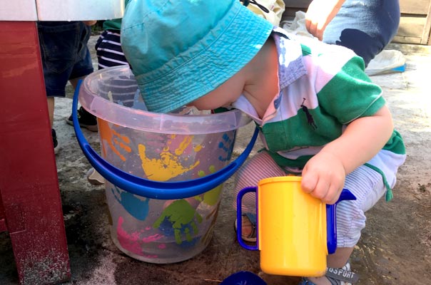 Spätsupersommermatscherei! TiQ! Kindertagespflege in Braunschweig Querum, Nicole Appel und Antje Storek – Kindertagespflege, Tagesmutter und Großtagespflege für Braunschweig Querum, Gliesmarode, Riddagshausen, Östliches Ringgebiet, Volkmarode, Bienrode, Waggum, Hondelage, Schuntersiedlung, Kralenriede, Dibbesdorf, Schwarzer Berg, Siegfriedviertel, Nordstadt und Schapen