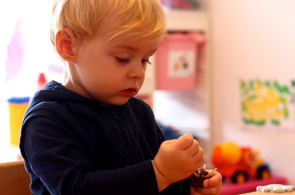 Kastanienigelrückwärts. TiQ! Kindertagespflege in Braunschweig Querum, Nicole Appel und Antje Storek – Kindertagespflege, Tagesmutter und Großtagespflege für Braunschweig Querum, Gliesmarode, Riddagshausen, Östliches Ringgebiet, Volkmarode, Bienrode, Waggum, Hondelage, Schuntersiedlung, Kralenriede, Dibbesdorf, Schwarzer Berg, Siegfriedviertel, Nordstadt und Schapen