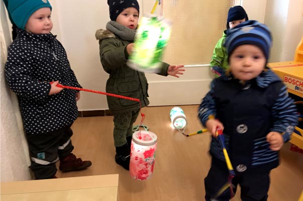 Laterne, Laterne . . . ! TiQ! Kindertagespflege in Braunschweig Querum, Nicole Appel und Antje Storek – Kindertagespflege, Tagesmutter und Großtagespflege für Braunschweig Querum, Gliesmarode, Riddagshausen, Östliches Ringgebiet, Volkmarode, Bienrode, Waggum, Hondelage, Schuntersiedlung, Kralenriede, Dibbesdorf, Schwarzer Berg, Siegfriedviertel, Nordstadt und Schapen