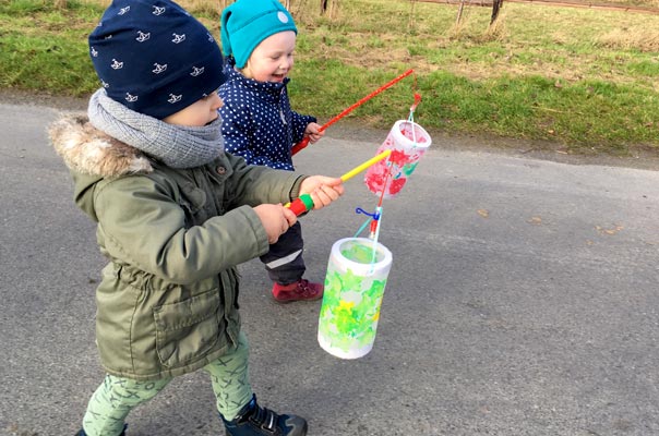 Laterne, Laterne . . . ! TiQ! Kindertagespflege in Braunschweig Querum, Nicole Appel und Antje Storek – Kindertagespflege, Tagesmutter und Großtagespflege für Braunschweig Querum, Gliesmarode, Riddagshausen, Östliches Ringgebiet, Volkmarode, Bienrode, Waggum, Hondelage, Schuntersiedlung, Kralenriede, Dibbesdorf, Schwarzer Berg, Siegfriedviertel, Nordstadt und Schapen