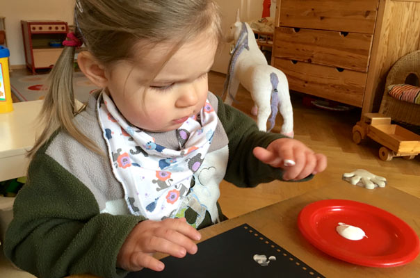 Tiefschneekunst in Querum. TiQ! Kindertagespflege in Braunschweig Querum, Nicole Appel und Antje Storek – Kindertagespflege, Tagesmutter und Großtagespflege für Braunschweig Querum, Gliesmarode, Riddagshausen, Östliches Ringgebiet, Volkmarode, Bienrode, Waggum, Hondelage, Schuntersiedlung, Kralenriede, Dibbesdorf, Schwarzer Berg, Siegfriedviertel, Nordstadt und Schapen