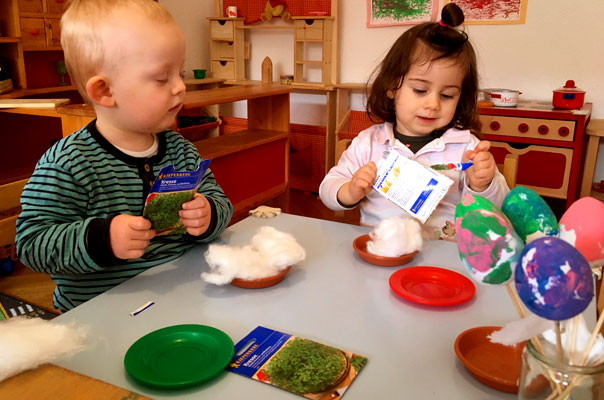 Tageskinder säen Osterkresse! TiQ! Kindertagespflege in Braunschweig Querum, Nicole Appel und Antje Storek – Kindertagespflege, Tagesmutter und Großtagespflege für Braunschweig Querum, Gliesmarode, Riddagshausen, Östliches Ringgebiet, Volkmarode, Bienrode, Waggum, Hondelage, Schuntersiedlung, Kralenriede, Dibbesdorf, Schwarzer Berg, Siegfriedviertel, Nordstadt und Schapen