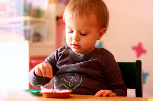 Tageskinder säen Osterkresse! TiQ! Kindertagespflege in Braunschweig Querum, Nicole Appel und Antje Storek – Kindertagespflege, Tagesmutter und Großtagespflege für Braunschweig Querum, Gliesmarode, Riddagshausen, Östliches Ringgebiet, Volkmarode, Bienrode, Waggum, Hondelage, Schuntersiedlung, Kralenriede, Dibbesdorf, Schwarzer Berg, Siegfriedviertel, Nordstadt und Schapen