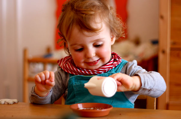 Tageskinder säen Osterkresse! TiQ! Kindertagespflege in Braunschweig Querum, Nicole Appel und Antje Storek – Kindertagespflege, Tagesmutter und Großtagespflege für Braunschweig Querum, Gliesmarode, Riddagshausen, Östliches Ringgebiet, Volkmarode, Bienrode, Waggum, Hondelage, Schuntersiedlung, Kralenriede, Dibbesdorf, Schwarzer Berg, Siegfriedviertel, Nordstadt und Schapen